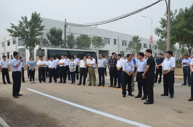 市、區(qū)觀摩團到華紡科技產(chǎn)業(yè)園實地考察