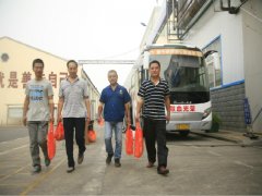 “我獻(xiàn)血，我光榮”